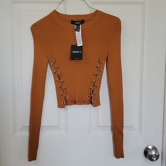 Forever 21 Tops - 🛍 Forever 21 tie up lace side long sleeved crop top size small new with tags